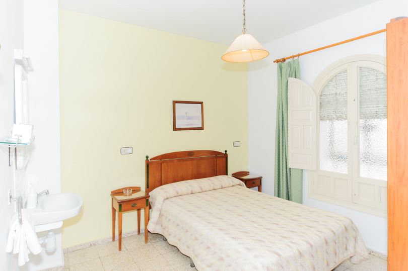 habitación pensión gala sevilla